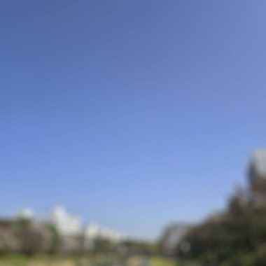 Bulutlu güzel gökyüzünün bulanık görüntüsü.