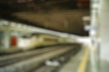 Tren istasyonu ile metro istasyonunun bulanık görüntüsü