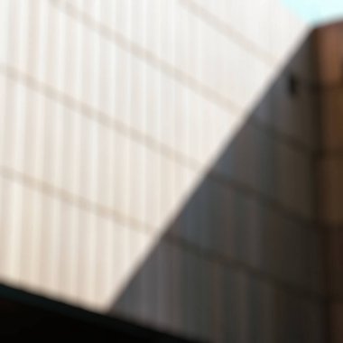 Yansımalı modern ofis binası