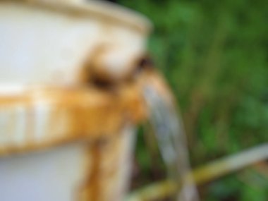 Su havaya sıçrıyor.