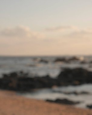 Deniz kıyısının bulanık arkaplanı