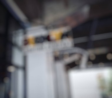 Bokeh arkaplanlı kahve makinesinin bulanık arkaplan resmi.