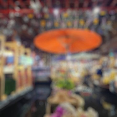 Bir alışveriş merkezinin bulanık görüntüsü.