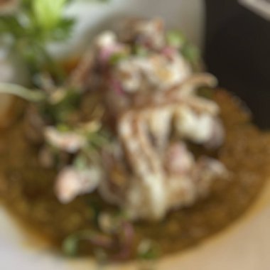 Tayland baharatlı, sarımsaklı ve otlu domuz eti.