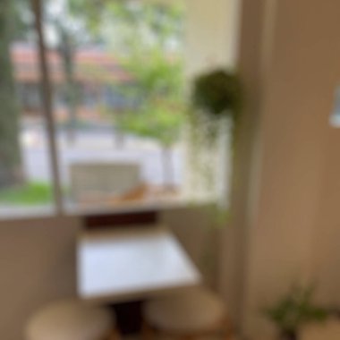 Modern ofiste soyut bulanık arkaplan.