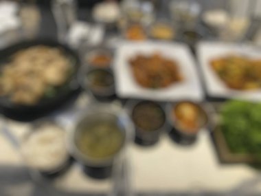 Kafedeki restoranın soyut bulanıklığı.