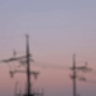 Bulanık ışık ve elektrik hatları arkaplanı