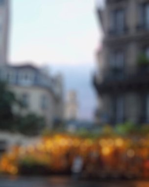 Bokeh arka planına sahip bulanık şehir