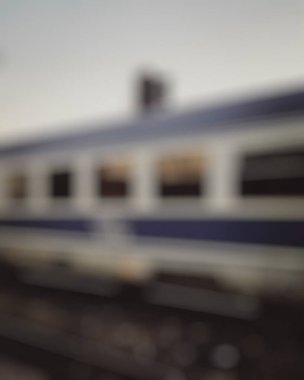 Modern tren istasyonunun bulanık görüntüsü