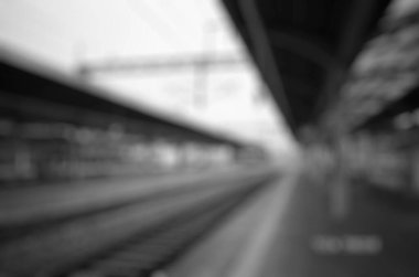 Tren istasyonu arkaplanının bulanık görünümü