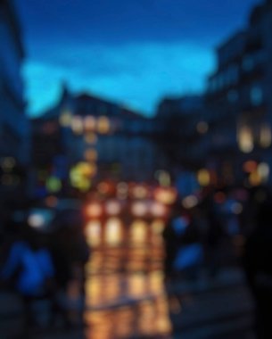 Gece şehir ışıklarının bulanıklığı