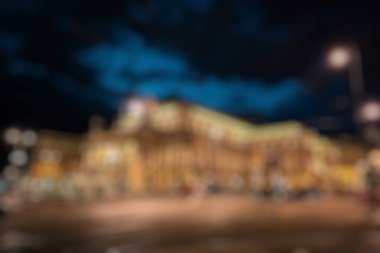 Gece vakti sokağın soyut bulanıklığı