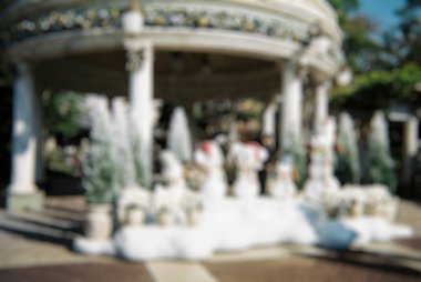 Geçmişi bulanık, düğün töreni. Düğün kemerinin soyut arkaplanı