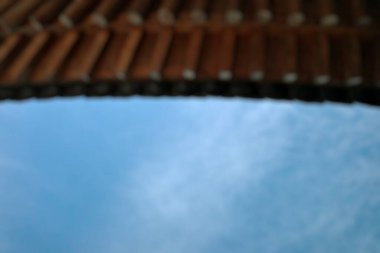 Gökyüzündeki ahşap tavan