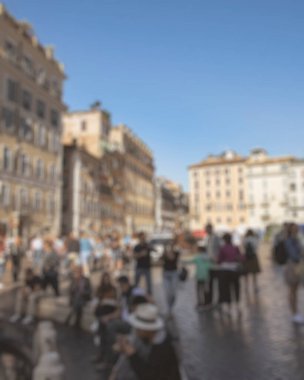 Roma 'daki Piazza San Polo' daki insanlar