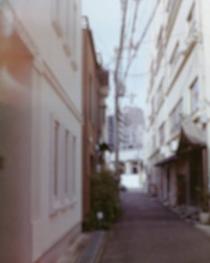 Şehirdeki araba bulanık.