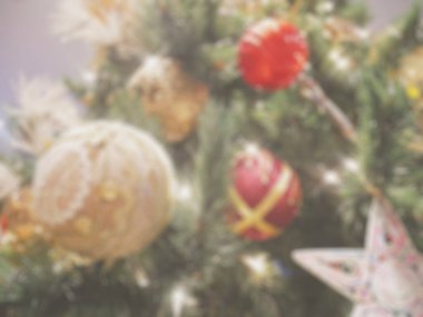 Soyut bulanık noel arkaplanı. Süslü Noel ağacı. yeni yıl arkaplanı.