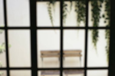 Işıklı eski model kafenin soyut bulanık arka planı