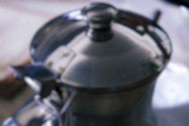 Kahve öğütücüsü ve kahve çekirdeği.