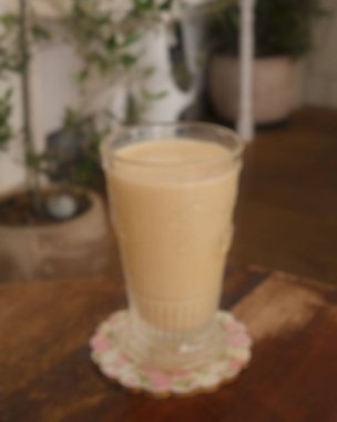 Bir bardak kahve ve kahve.