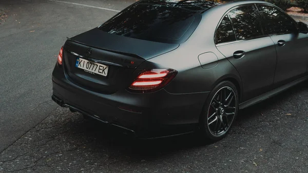 Black Grey Matte Mercedes Benz E63S Forest High Quality Photo — Stock Photo, Image