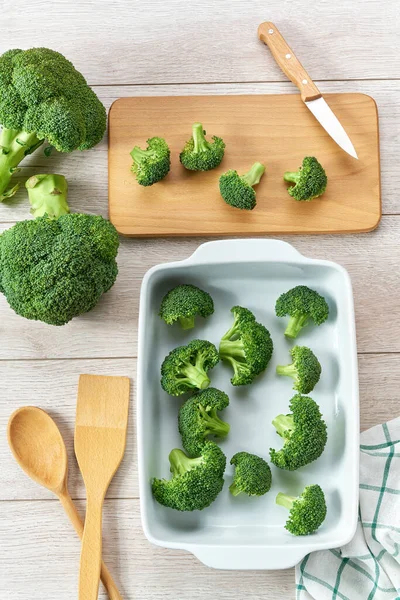 Broccoli Crudi Teglia Preparazione Fritti Forno Vista Dall Alto — Foto Stock