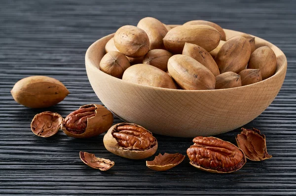 Wooden Plate Organic Pecan Nuts Black Table — Stock Photo, Image