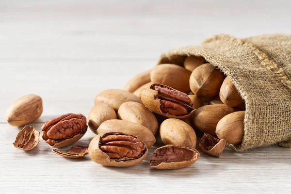 Pecan Nuts Burlap Sack White Wooden Table — Stock Photo, Image