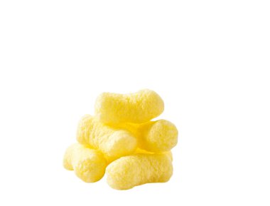 Beyaz arka planda izole edilmiş mısır çubukları yığını..