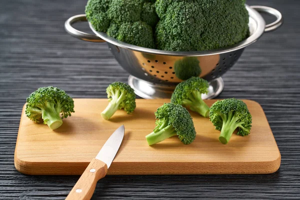 Broccoli Crudi Freschi Tagliere Preparazione Cibo Sano — Foto Stock