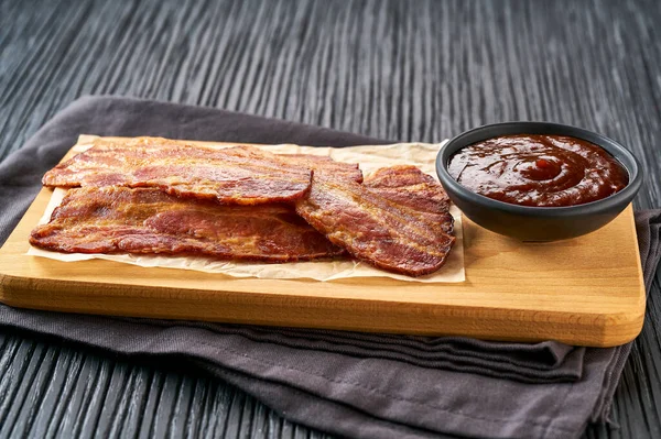Fried Bacon Rashers Bbq Sauce Black Table Fried Bacon Strips — Stock Photo, Image