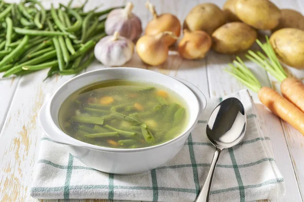 Grön Soppa Med Potatis Gröna Bönor Och Morot Vit Platta — Stockfoto