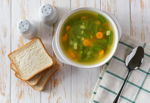 木製のテーブルの上に緑豆のスープとボウル トップビュー 健康的で適切な栄養の概念 — ストック写真