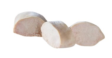 Beyaz arka planda izole edilmiş haşlanmış tavuk eti..