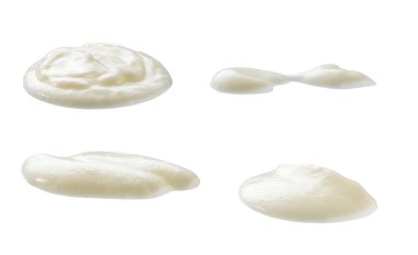 Dökülen probiyotik yoğurt birikintisi beyaz arka plan ve dokuya izole edilmiş..