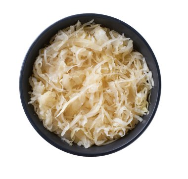 Beyaz arka planda izole edilmiş siyah bir seramik kasede beyaz lahana. Üst görünüm.