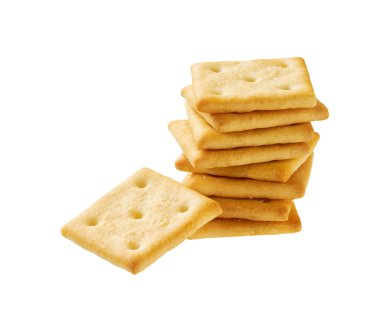 Beyaz arka planda izole edilmiş küçük tuzlu kare kraker yığını