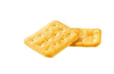 Beyaz arka planda izole edilmiş peynir aromalı kraker, geniş bir alan. Kuru peynirli krakerler izole..