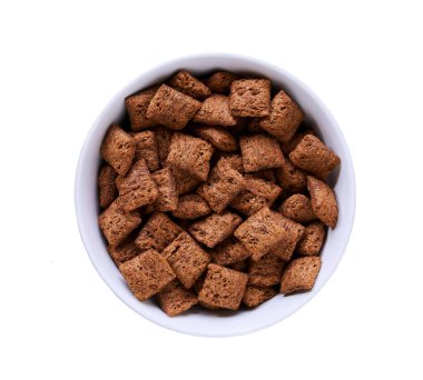 Beyaz arka planda izole edilmiş lezzetli çikolata mısır gevreği kasesi..