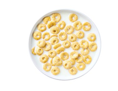 Yuvarlak yulaf tabanlı mısır gevreği, beyaz arka planda izole edilmiş bir kasede süt, üst manzara. Gevrek yulaf gevreği ve süt izole bir kasede.