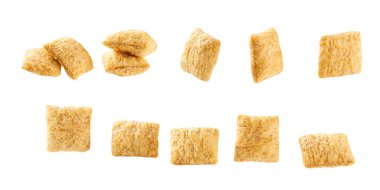 Beyaz arka planda izole edilmiş gevrek mısır gevrekleri. Beyaz arkaplanda izole edilmiş mısır yastıkları .