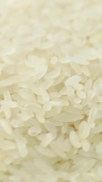 Makrovalkoinen Raaka Riisi Rakenne Elintarviketausta Kasvissyöjä Terveellinen Ruokailutuote Pyörivä Lähikuva — kuvapankkivideo