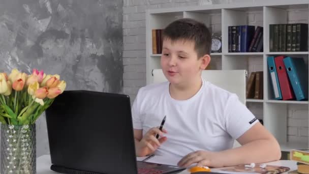 Smart Little Boy Uses Laptop Video Call His Teacher Screen — Stockvideo