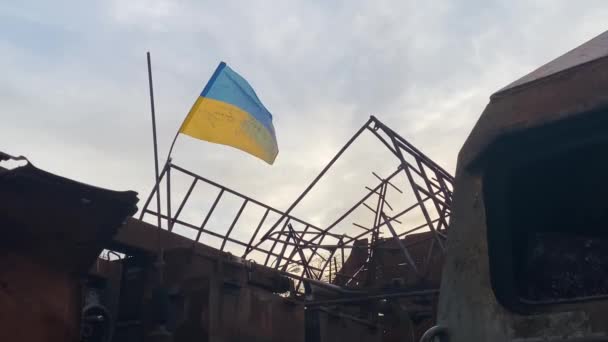 Ukrainian War Ukraine Flag Destruction Devastation Piece Talks Rebuilding Renew — Stockvideo