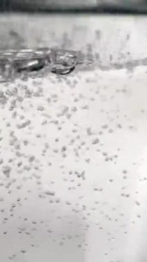 Soda karbonatlı su kabarcığı..