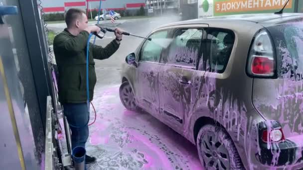 Mycie Luksusowego Samochodu Bezdotykowej Myjni Mycie Samochodu Sedanowego Pianką Wodą — Wideo stockowe