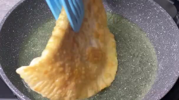 Cheburek Pasticcini Con Carne Fritta Olio Girasole Fritto Profondo Fast — Video Stock