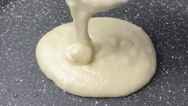 Top Shot Pancake Cooking Process Frying Pan Close Shot Spatula — Stok Video
