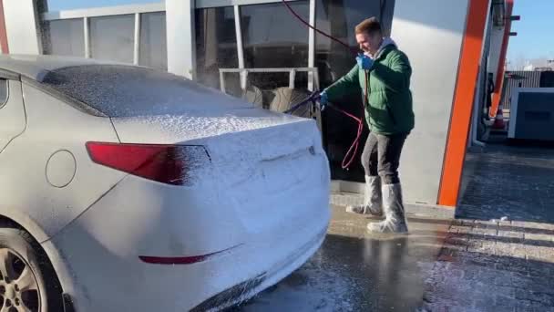 Das Waschen Von Luxusautos Auf Einer Berührungslosen Waschstraße Autowäsche Mit — Stockvideo