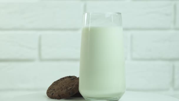 Leite Copo Vidro Close Vidro Com Iogurte Conceito Produtos Lácteos — Vídeo de Stock